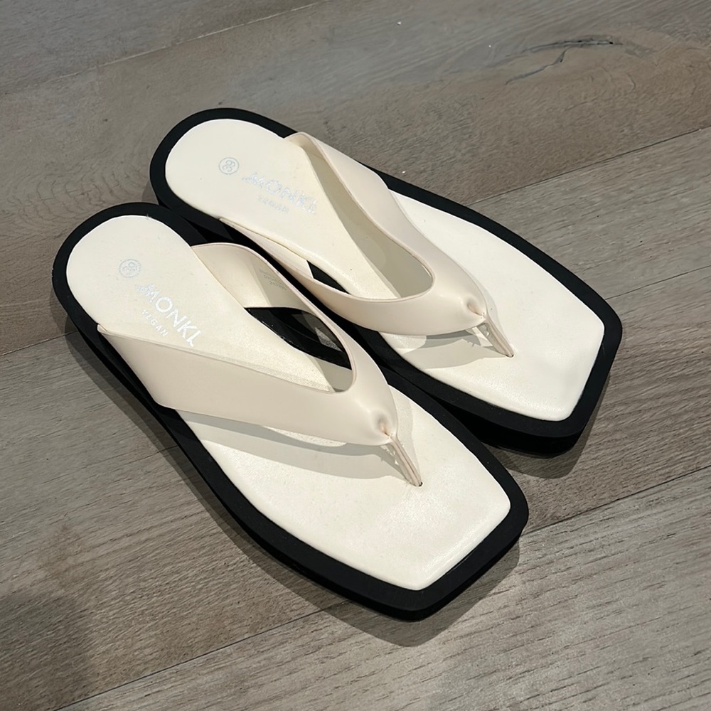 NWOT Monki Sandals Flip Flops